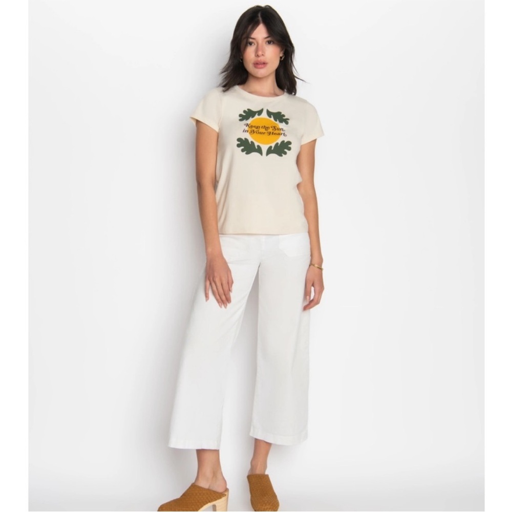 Women's Short Sleeve Graphic Tee in Cream